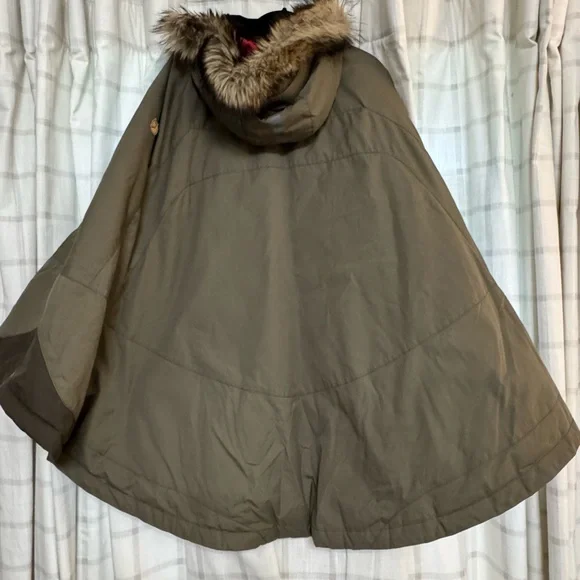 Fjallraven Red Hooded Poncho - Picture 5 of 9